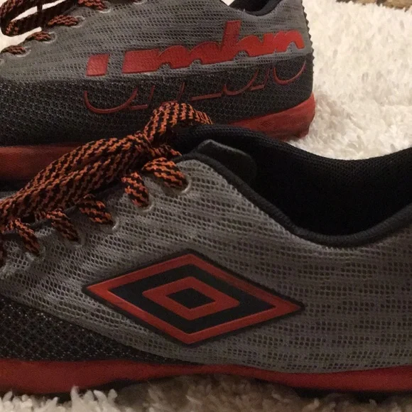 Umbro orange and grey shoes - Picture 2 of 12